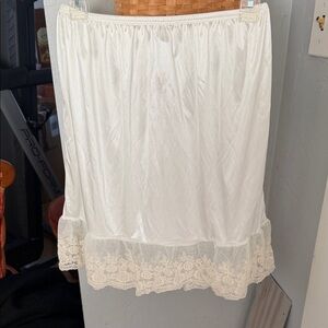 Elegant Ivory Lace Skirt Extender - XL